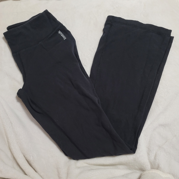 Reebok Black Flare Yoga Pants Size Medium Flared Pull On Leggings Workout Lounge - Picture 1 of 6